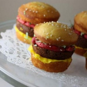 HAMBURGER cupcake