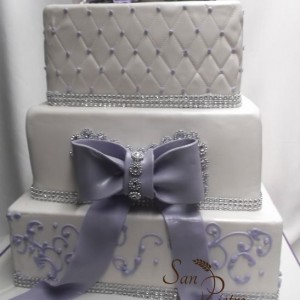 Lilas et diamants gâteau à trois niveaux / Lilac and Diamond three tier cake