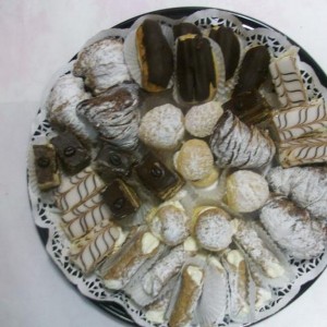 Mini pasteries cannoli and lobstertail Mini pasteries cannoli and lobstertail