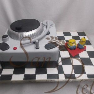 Dj Minion Cake