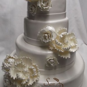 Ivoires et fleurs gâteau / Ivory and Flowers Wedding cake