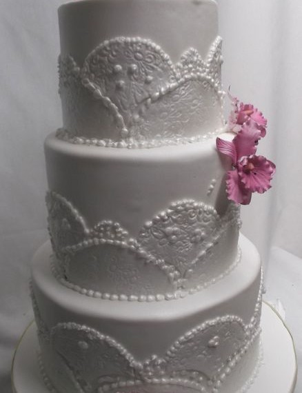 Trois étages dentelle de niveaux et orchidées roses / Three tier Lace and pink orchids